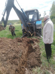 начат капитальный ремонт ветхого участка водопроводной сети в деревне Кузьмичино - фото - 3